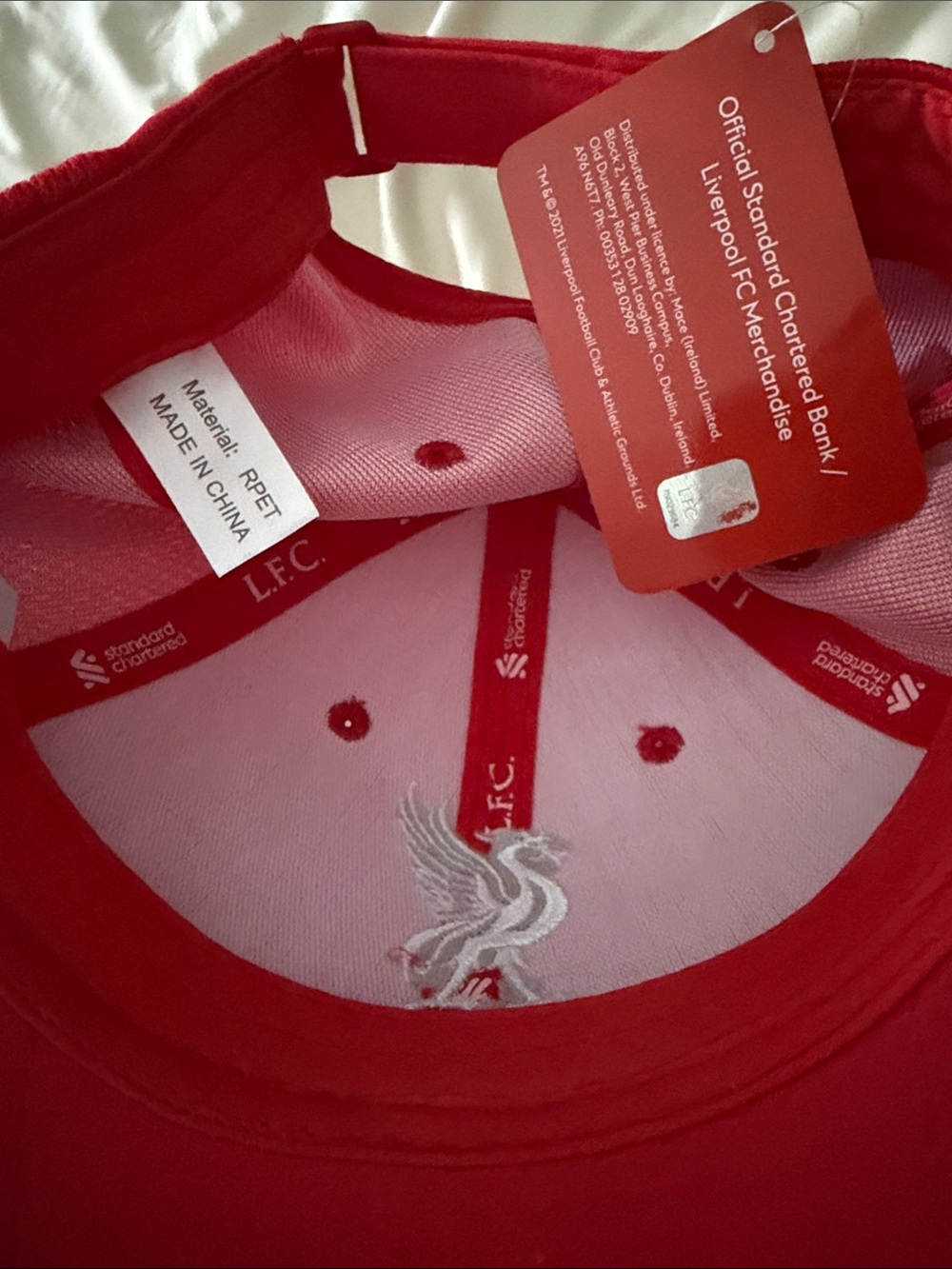 New Era Red Liverpool FC Cap with White Crest Tag - Picture 4 of 5